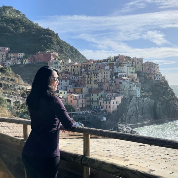 Meet your Posher, Sandy - Picture 1 of 1